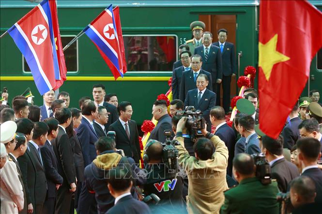 Photo: DPRK Chairman Kim Jong-un is welcomed at the Dong Dang Railway Station. VNA Photo: Doãn Tấn