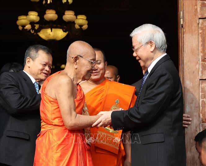 Trong ảnh:Tổng Bí thư, Chủ tịch nước Nguyễn Phú Trọng thăm Vua sư Tep Vong. Ảnh: Trí Dũng – TTXVN