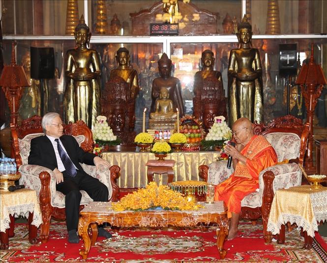 Trong ảnh: Tổng Bí thư, Chủ tịch nước Nguyễn Phú Trọng thăm Vua sư Tep Vong. Ảnh: Trí Dũng – TTXVN