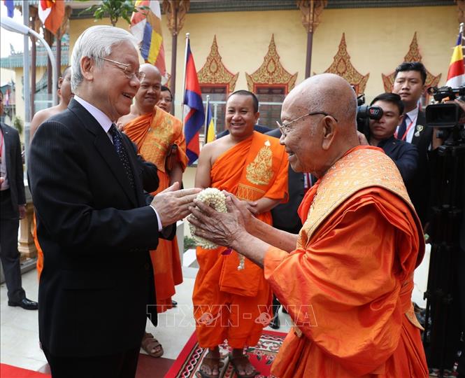 Trong ảnh:Tổng Bí thư, Chủ tịch nước Nguyễn Phú Trọng thăm Vua sư Tep Vong. Ảnh: Trí Dũng – TTXVN