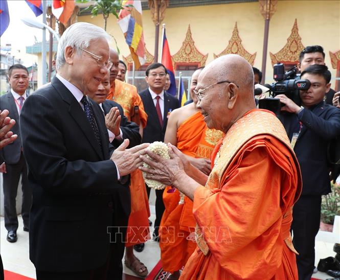 Trong ảnh:Tổng Bí thư, Chủ tịch nước Nguyễn Phú Trọng thăm Vua sư Tep Vong. Ảnh: Trí Dũng – TTXVN