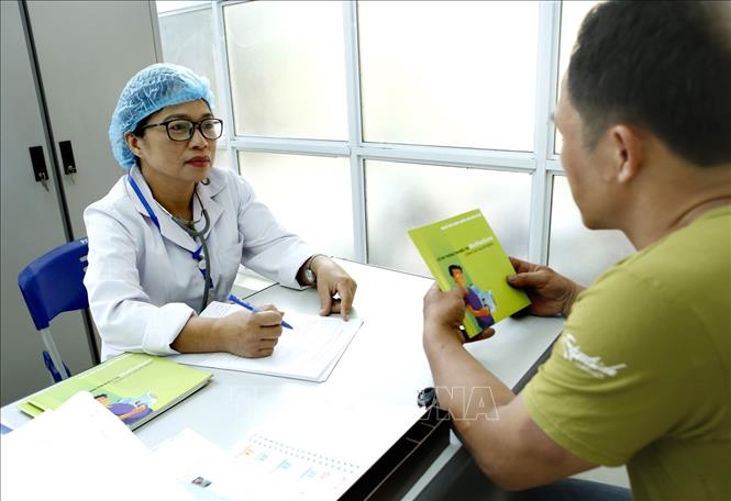 Trong ảnh: Cơ sở điều trị nghiện các chất dạng thuốc phiện bằng chất thay thế Methadone huyện Đan Phượng đang quản lý điều trị 180 bệnh nhân HIV/AIDS. Ảnh: Dương Ngọc - TTXVN