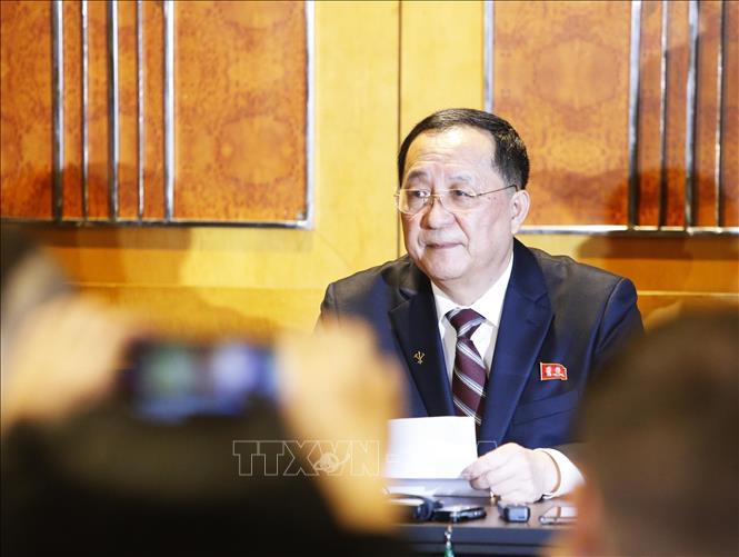 Trong ảnh: Bộ trưởng Bộ Ngoại giao Triều Tiên Ri Yong Ho chủ trì họp báo về Hội nghị Thượng đỉnh Mỹ - Triều Tiên lần thứ hai. Ảnh: Lâm Khánh - TTXVN