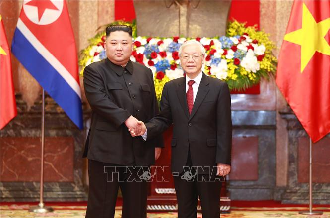 Photo: Party General Secretary and President Nguyen Phu Trong (R) welcomes DPRK Chairman Kim Jong-un (L). VNA Photo: Doãn Tấn 