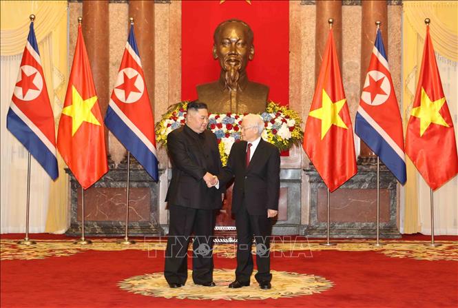Photo: Party General Secretary, President Nguyen Phu Trong (R) welcomes DPRK Chairman Kim Jong-un (L). VNA Photo: Doãn Tấn