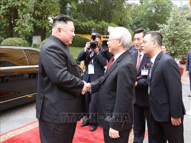 Photo: Party General Secretary, President Nguyen Phu Trong (R) welcomes DPRK Chairman Kim Jong-un (L). VNA Photo: Trí Dũng