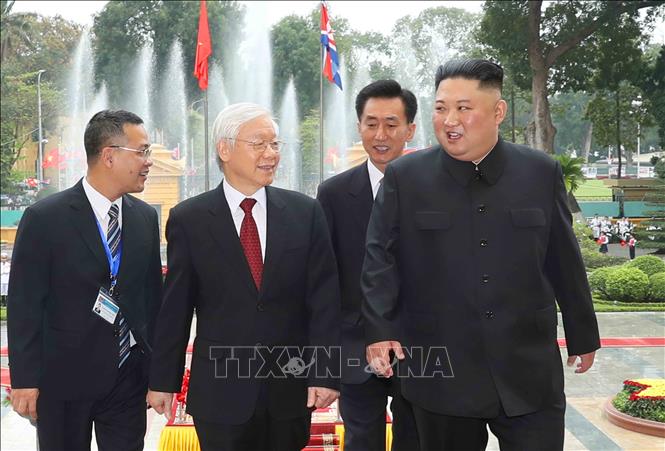 Photo: Party General Secretary, President Nguyen Phu Trong (L) welcomes DPRK Chairman Kim Jong-un (R). VNA Photo: Trí Dũng