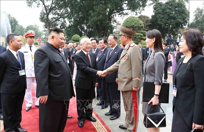 Photo: Party General Secretary, President Nguyen Phu Trong meets members of the DPRK delegation. VNA Photo: Trí Dũng