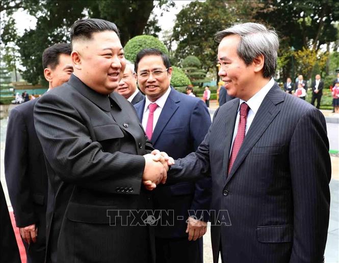 Photo: DPRK Chairman Kim Jong-un is welcomed by Vietnamese officials. VNA Photo: Trí Dũng
