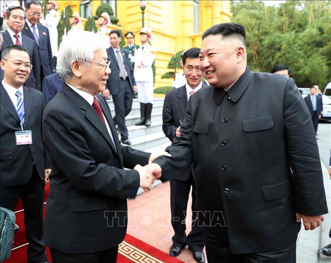Photo: Party General Secretary, President Nguyen Phu Trong sees off DPRK Chairman Kim Jong-un after their talks. VNA Photo: Trí Dũng