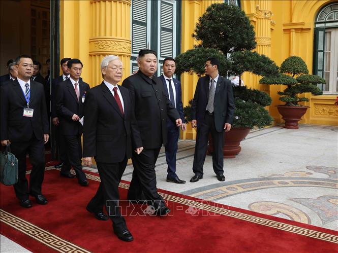Photo: Party General Secretary, President Nguyen Phu Trong sees off DPRK Chairman Kim Jong-un after their talks. VNA Photo: Phương Hoa