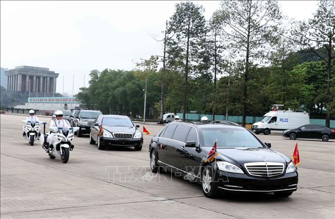 Photo: DPRK Chairman Kim Jong-un leaves the Ba Dinh square after paying tribute to late Vietnamese President Ho Chi Minh at his mausoleum. VNA Photo