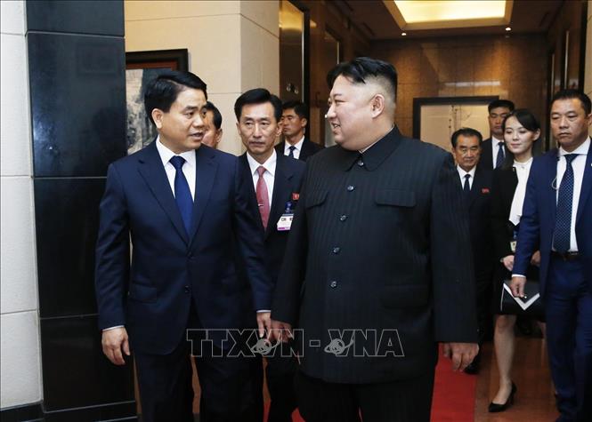 Photo: Chairman of the Hanoi People's Committee Nguyen Duc Chung sees off DPRK Chairman Kim Jong-un at the Melia Hanoi Hotel. VNA Photo
