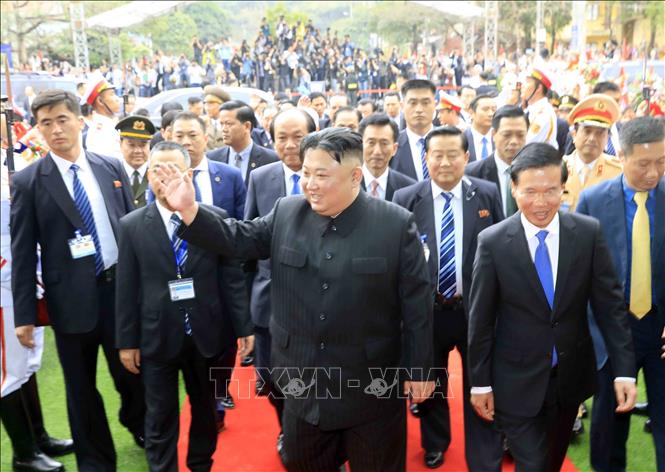 Photo: DPRK Chairman Kim Jong-un bids his farewell to Vietnam at the Dong Dang Railway Station. VNA Photo