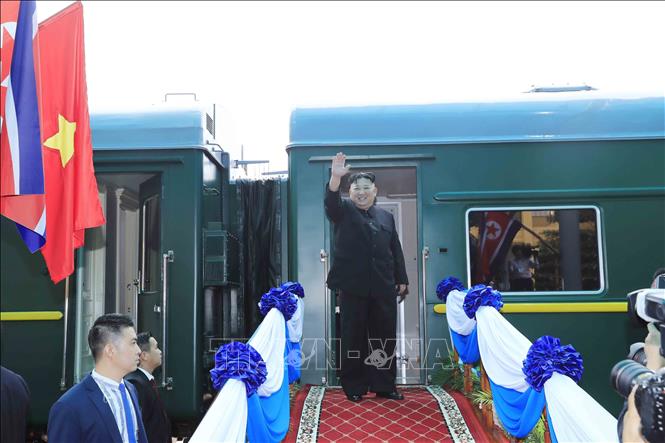 Photo: DPRK Chairman Kim Jong-un bids his farewell to Vietnamese people at Lang Son province's Dong Dang Railway Station. VNA Photo