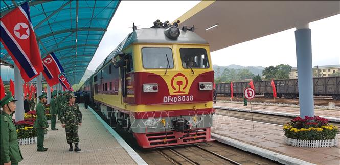 Photo: DPRK Chairman Kim Jong-un's train leaves Lang Son province's Dong Dang Railway Station. VNA Photo
