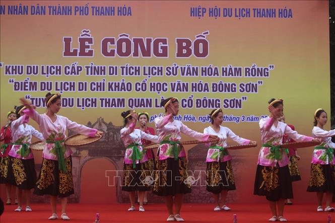 Trong ảnh: Tiết mục văn nghệ tại lễ công bố. Ảnh: Trịnh Duy Hưng - TTXVN
