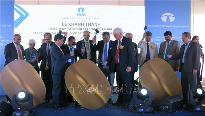 Trong ảnh: Nghi thức khánh thành nhà máy. Ảnh: Hải Âu-TTXVN