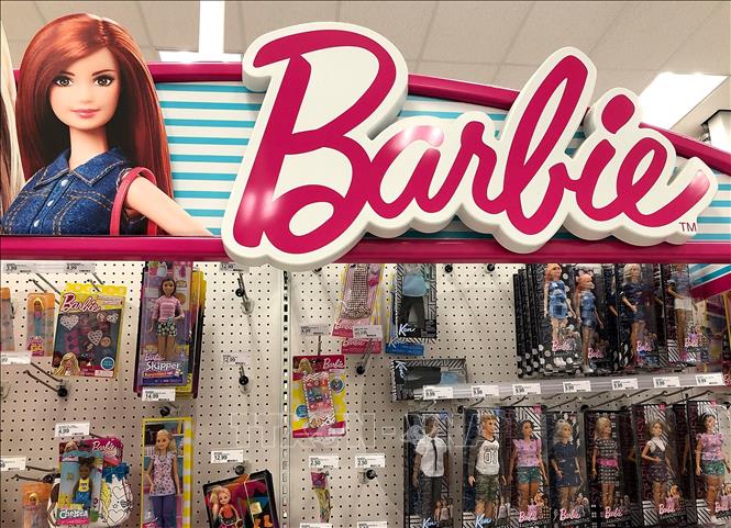 Trong ảnh: Búp bê Barbie được bày bán tại cửa hàng ở San Rafael, bang California, Mỹ. Ảnh: AFP/TTXVN