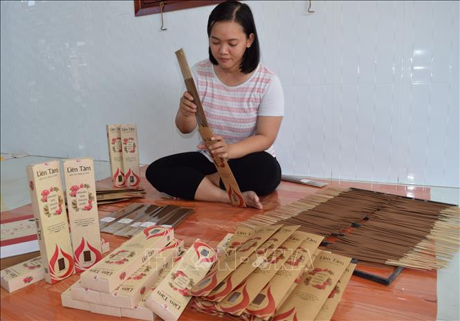 Trong ảnh: Sản phẩm nhang sen sạch Liên Tâm. Ảnh: Chương Đài - TTXVN