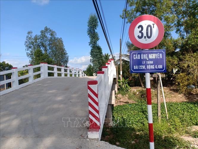  Trong ảnh: Cầu đặt tên “Ông Nguyên” gây bức xúc dư luận trong những ngày qua ở Bạc Liêu. Ảnh: Huỳnh Sử- TTXVN