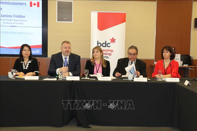 Trong ảnh: Các khách mời quan trọng tham gia phần thảo luận tại hội thảo. Ảnh: Quang Thịnh - Pv TTXVN tại Canada 
