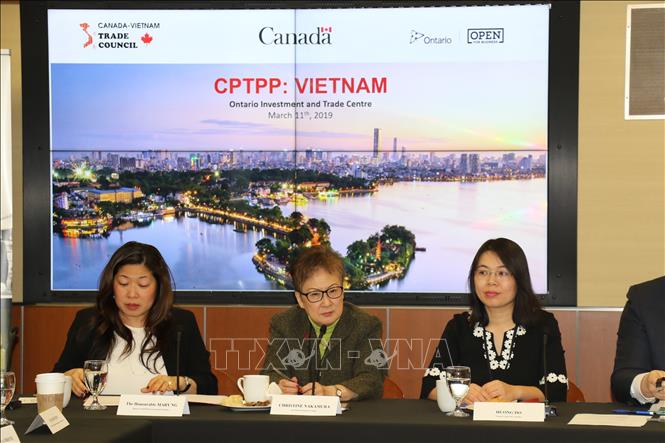 Trong ảnh: Bộ trưởng Xúc tiến xuất khẩu và Doanh nghiệp nhỏ Canada Mary Ng (ngoài cùng bên trái) phát biểu tại hội thảo. Ảnh: Quang Thịnh - Pv TTXVN tại Canada  