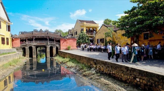 Photo: The Bridge Pagoda of Hoi An ancient town, also known as Japanese covered bridge, was built by Japanese merchants in the mid 16th century. VNA Photo: Trần Lê Lâm 