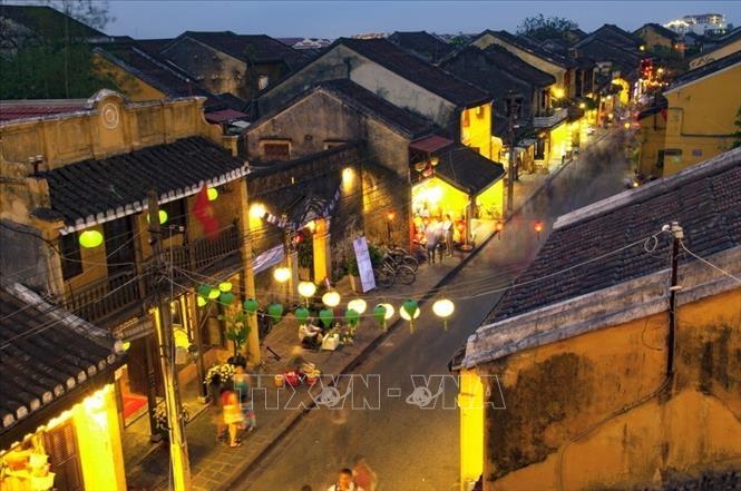 Photo: A colourful Hoi An town by night. VNA Photo: Minh Đức