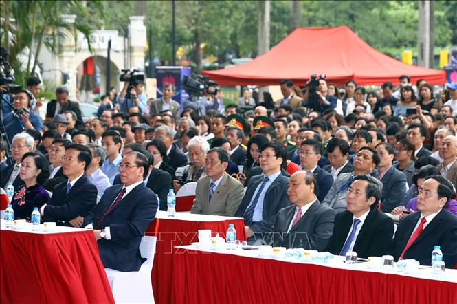 Trong ảnh: Thủ tướng Nguyễn Xuân Phúc và các đại biểu dự khai mạc Hội báo toàn quốc năm 2019. Ảnh: Thống Nhất - TTXVN