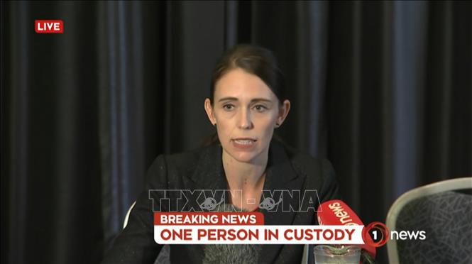 Trong ảnh:  Thủ tướng New Zealand Jacinda Ardern phát biểu trên truyền hình sau vụ xả súng ở thành phố Christchurch, New Zealand, làm ít nhất 49 người thiệt mạng và 48 người bị thương. Ảnh: AFP/TTXVN