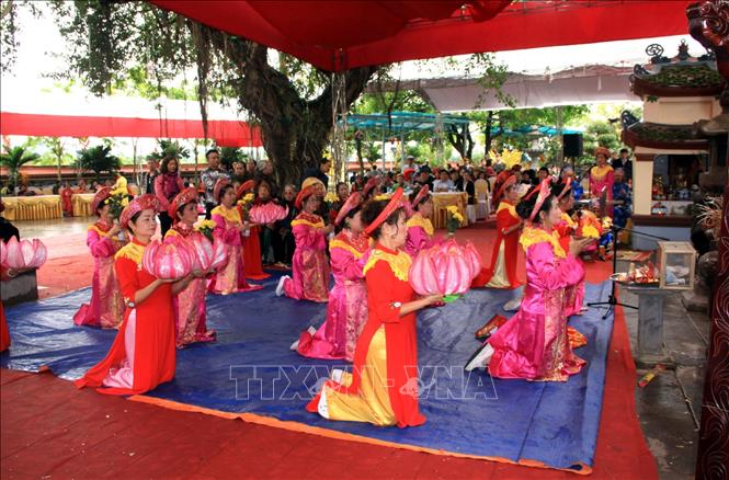 Trong ảnh: Nghi lễ đón Mẫu tại Lễ hội đền Hạ, đền Thượng, đền Ỷ La: Ảnh: Quang Cường – TTXVN.