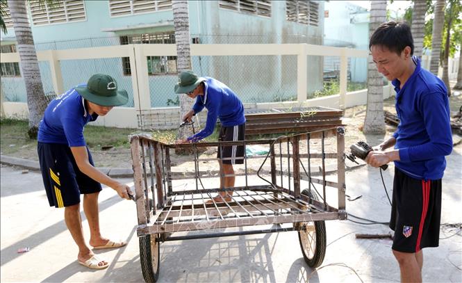 Trong ảnh: Lao động trị liệu cho các học viên tại Cơ sở điều trị nghiện tỉnh Đồng Tháp. Ảnh: Anh Tuấn – TTXVN