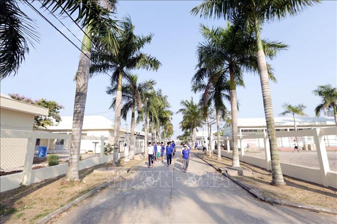 Trong ảnh: Các học viên đi bộ trị liệu tại Cơ sở điều trị nghiện tỉnh Đồng Tháp. Ảnh: Anh Tuấn – TTXVN