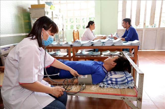 Trong ảnh: Công tác chăm sóc y tế, điều trị cắt cơn và chữa bệnh cho các học viên tại Cơ sở điều trị nghiện tỉnh Đồng Tháp. Ảnh: Anh Tuấn – TTXVN