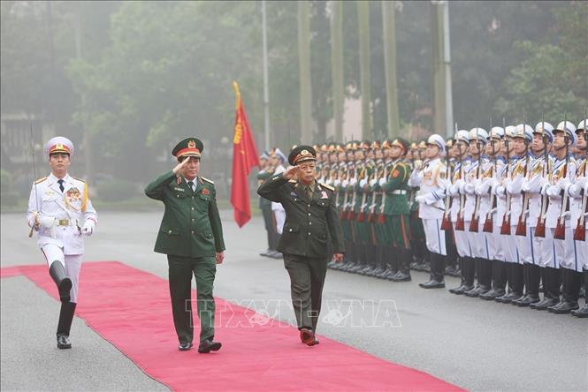 Photo: Gen. Luong Cuong and Lt. Gen. Thongloi Silivong review the guards of honour. VNA Photo: Dương Giang