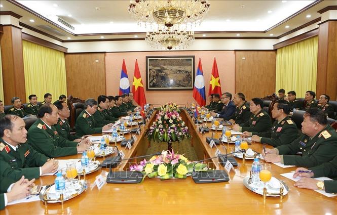 Photo: A view of the talks between Gen. Luong Cuong and Lt. Gen. Thongloi Silivong. VNA Photo: Dương Giang
