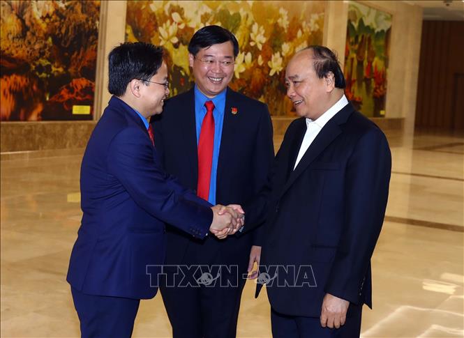 Trong ảnh: Thủ tướng Nguyễn Xuân Phúc với các đồng chí lãnh đạo Trung ương Đoàn TNCS Hồ Chí Minh. Ảnh: Thống Nhất – TTXVN