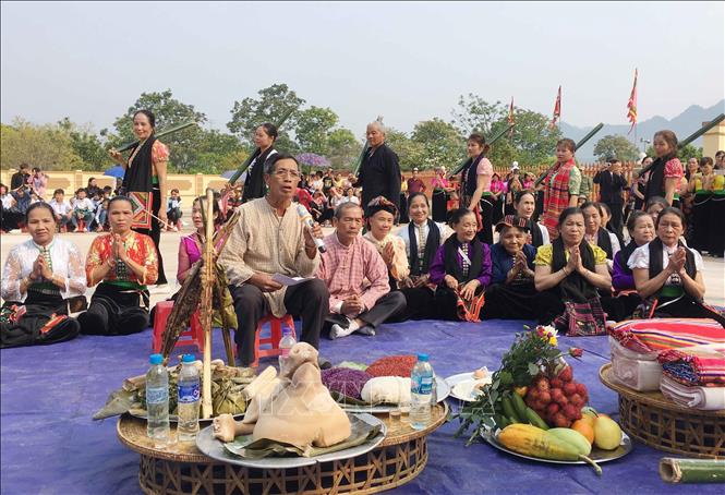 Trong ảnh: Nghi lễ cầu mưa. Ảnh: Nguyễn Cường - TTXVN