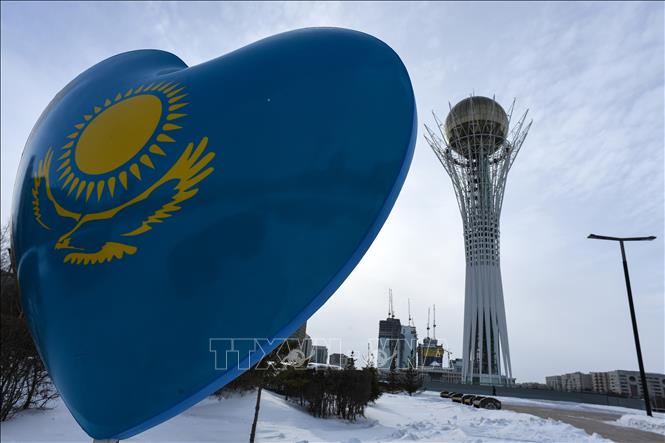 Trong ảnh: (tư liệu) Đài kỷ niệm Bayterek ở trung tâm thủ đô  Astana,Kazakhstan ngày 22/1/2017. Ảnh: AFP/TTXVN