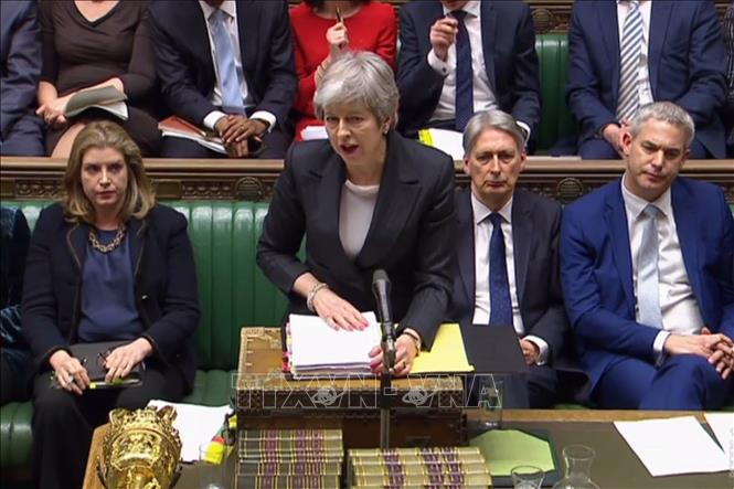 Trong ảnh: Thủ tướng Anh Theresa May (giữa) tại phiên họp của Hạ viện ở London ngày 20/3/2019. Ảnh: AFP/TTXVN