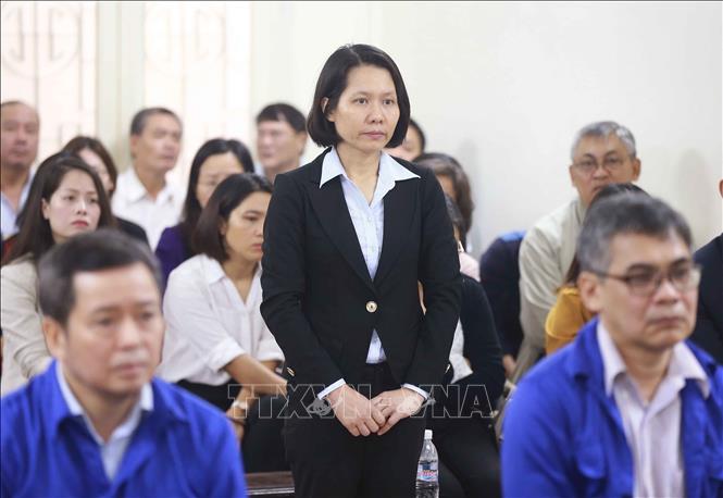 Trong ảnh: Nguyên Tổng Giám đốc Ngân hàng thương mại cổ phần Đại Dương (OceanBank) Nguyễn Minh Thu được triệu tập đến với tư cách là người có quyền lợi, nghĩa vụ liên quan. Ảnh: Doãn Tấn - TTXVN