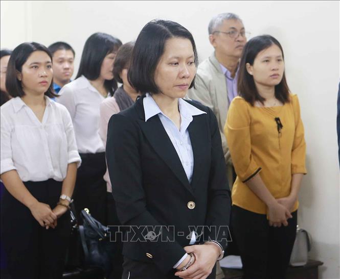 Trong ảnh: Nguyên Tổng Giám đốc Ngân hàng thương mại cổ phần Đại Dương (OceanBank) Nguyễn Minh Thu được triệu tập đến với tư cách là người có quyền lợi, nghĩa vụ liên quan. Ảnh: Doãn Tấn - TTXVN