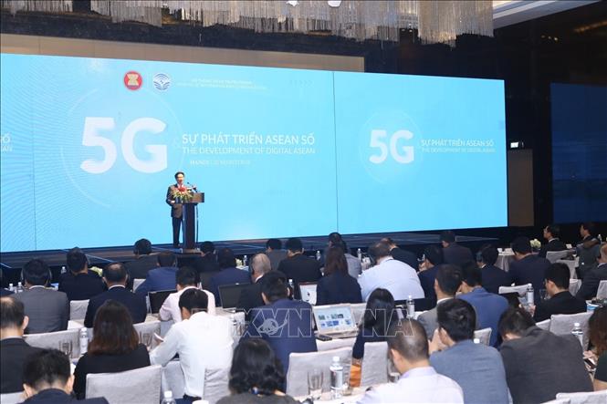 Trong ảnh: Hội nghị ASEAN về 5G là một trong các sáng kiến của Việt Nam, nhằm đẩy mạnh phối hợp trong khu vực về chính sách, đầu tư, phát triển công nghệ, dịch vụ và ứng dụng 5G. Đây cũng là hội nghị đầu tiên của ASEAN về phát triển mạng 5G. Ảnh: Minh Quyết - TTXVN