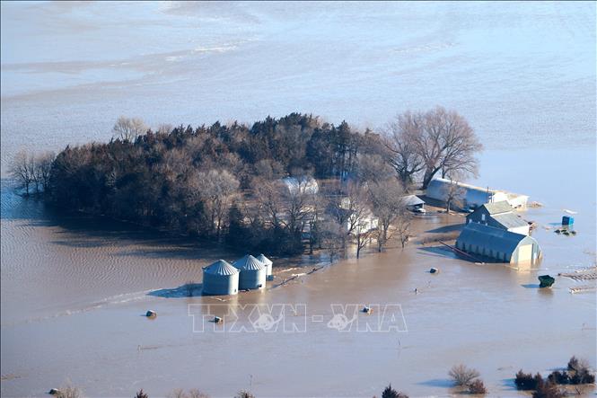Trong ảnh:  Cảnh ngập lụt tại  Nebraska, Mỹ ngày 19/3. Ảnh: AFP/TTXVN