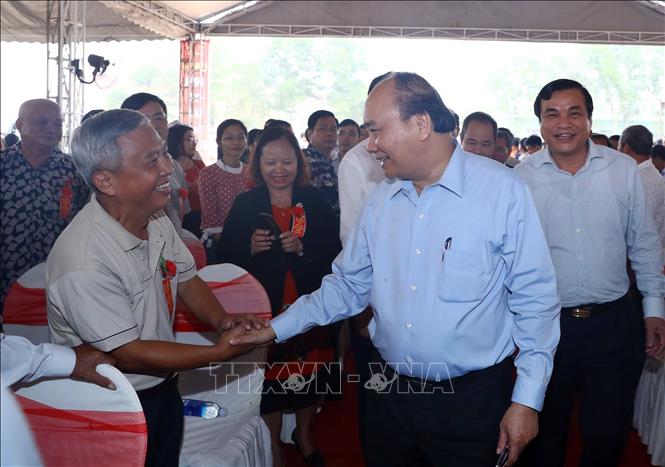 Trong ảnh: Thủ tướng Nguyễn Xuân Phúc và các đại biểu tham dự buổi lễ. Ảnh: Thống Nhất – TTXVN
