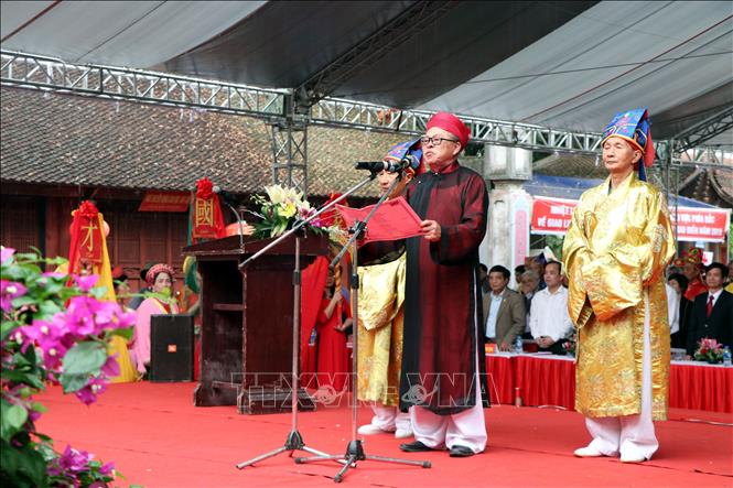 Trong ảnh: Lễ đọc văn tế Đức thánh Khổng Tử và các vị đại khoa. Ảnh: Mạnh Tú – TTXVN