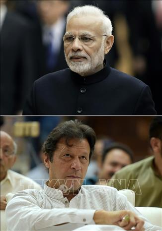 Trong ảnh: Thủ tướng Pakistan Imran Khan (ảnh dưới) và Thủ tướng Ấn Độ Narendra Modi. Ảnh: AFP/TTXVN