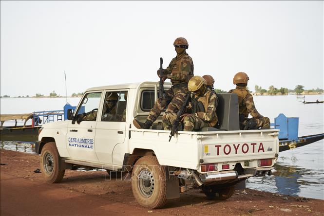 Trong ảnh (tư liệu): Binh sĩ Mali tuần tra tại Mopti, ngày 14/10/2018. Ảnh: AFP/ TTXVN