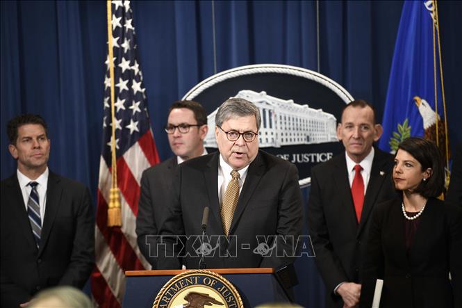 Trong ảnh: Tổng Chưởng lý Mỹ William Barr (giữa, phía trước) trong cuộc họp báo tại Washington DC., ngày 7/3/2019. Ảnh: THX/TTXVN